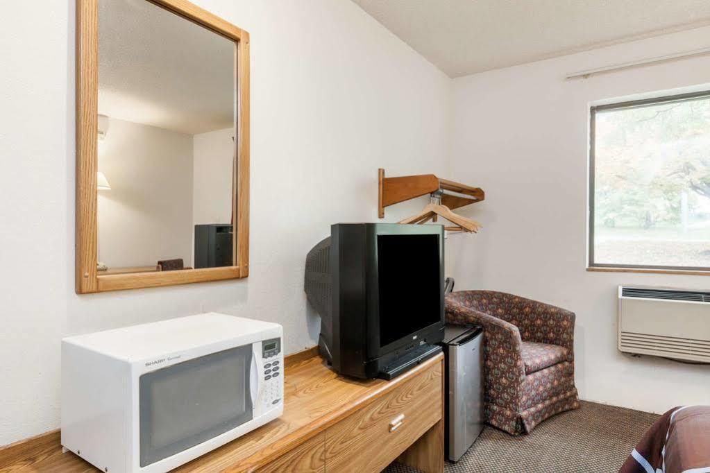 Auburn Inn Εξωτερικό φωτογραφία