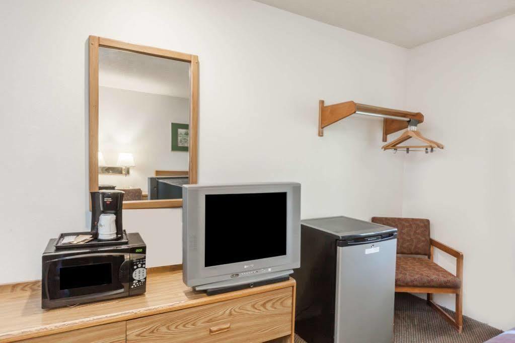 Auburn Inn Εξωτερικό φωτογραφία